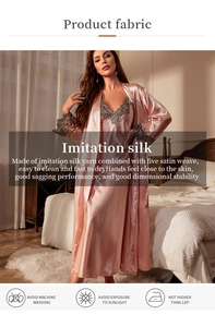 Détails d'un ensemble robe de chambre et nuisette en satin rose avec dentelle et conseils