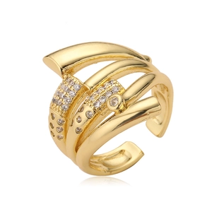 Eleganter vergoldeter offener Ring mit Wickeldesign und funkelnden Zirkonia-Steinen
