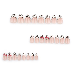 Faux ongles amande French manucure avec base rose, pointes léopard et motifs cerise