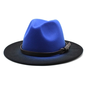 Blau-schwarzer Wollfilzhut mit Ombre-Farbverlauf, breiter Krempe und Lederband-Dekor