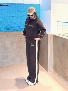 Women's brown retro polo sweatshirt and side-stripe wide-leg pants sports set