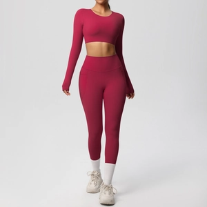 Detail of high-waist yoga leggings with functional side pockets in dark red fabric