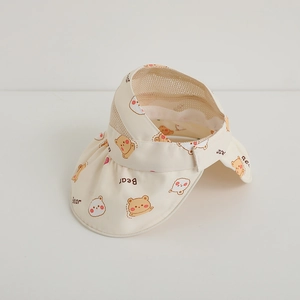 Detail of breathable mesh crown and cute bear prints on kids foldable sun hat