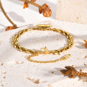 Detail of gold stainless steel chevron heart band chain with lobster clasp and extension