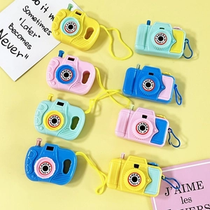 Klassische bunte Spielzeugkameras aus Kunststoff für Kinder in Gelb, Rosa, Blau und Grün