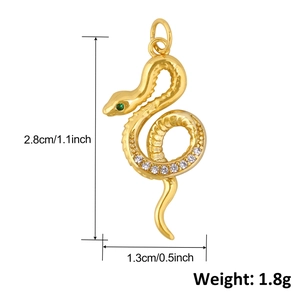 Pendentif serpent plaqué or 14K avec yeux en gemmes vertes et cristaux, 2,8cm x 1,3cm