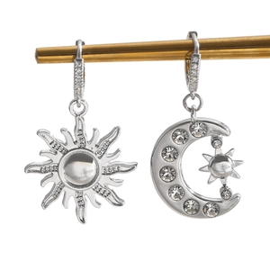 Détails de boucles d'oreilles asymétriques soleil et lune en argent avec cristaux