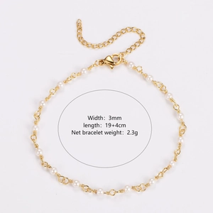 Detail of baroque pearl bracelet with gold chain and 19+4cm extension lobster clasp