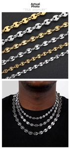 Detail der Kaffeebohnen-Gliederkette in Gold und Silber im Hip-Hop-Streetstyle-Display