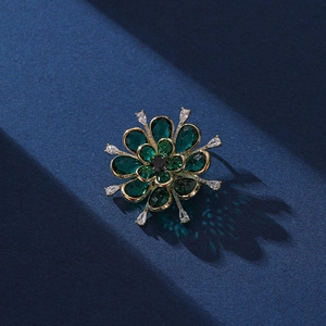 Emerald Green Zircon Flower Brooch For Women Elegant Gold Plated Copper Crystal Floral Breastpin Wedding Party Jewelry Gift