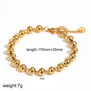 Detail eines 6mm Goldperlenarmbands mit 170mm plus 35mm Verlängerungskette und Gewicht