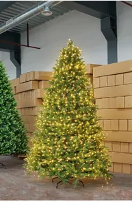 Dettaglio albero di Natale artificiale in PE 180cm con 800 punte e luci LED calde