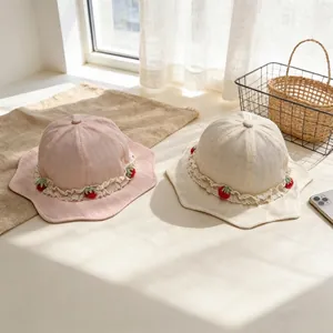 Chapeau Bob Bébé Fille Décor Fraise Dentelle Bord Pétale Coton Protection Solaire Printemps Été Avec Cordon