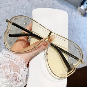 Lunettes de soleil aviateur cœur surdimensionnées, monture or et verres jaunes