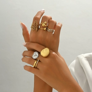 Minimalistisches Edelstahl Herzring Set mit doppelten Kristallen in Gold und Silber