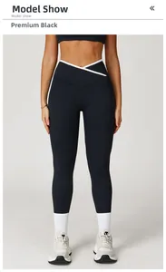 Detail van een high-waist yogabroek met crossover taille en witte contrast biesjes