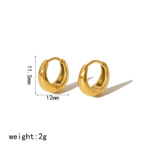 Detailed view of 18k gold U-shaped earrings with 11.5mm x 12mm size and weight specs
