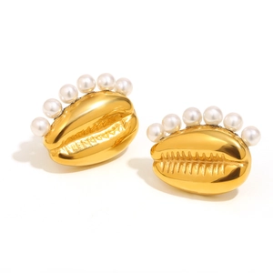 Chic 18K gold plated stainless steel tooth shaped earrings with elegant white pearls