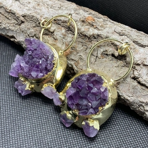 Natürliche Amethyst-Ohrringe in Katzenpfotenform mit 14K Goldbeschichtung auf Rinde