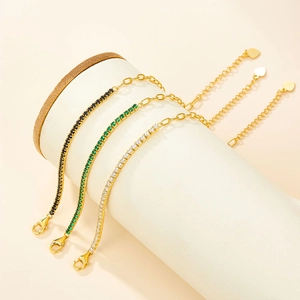 Elegant S925 sterling silver tennis bracelet with cubic zirconia in gold and emerald green