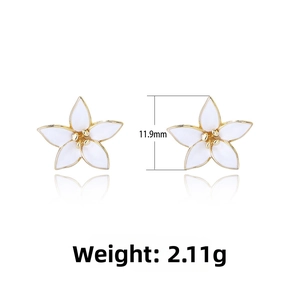 Detailed view of silver flower earrings with 11.9mm diameter and 2.11g weight specs