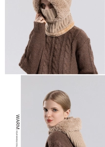 Détail de l'écharpe à capuche tricotée kaki avec doublure en fausse fourrure beige