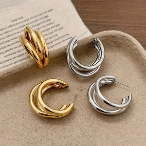 Dreifache Creolen Mit 925 Sterling Silber Ohrstecker C-Form Geometrisch Kupfer Metall Polierter Schmuck Für Damen