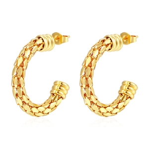 Boucles d'oreilles créoles en forme de C plaquées or 18K avec texture maille tressée