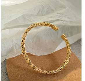 Detail of 18K gold plated titanium steel twisted rope texture open cuff bracelet