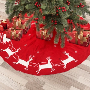 Jupe de sapin de Noël tricotée rouge avec motifs de rennes et flocons de neige