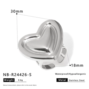 Détail de la bague coeur argentée avec dimensions 30mm x 18mm et spécifications