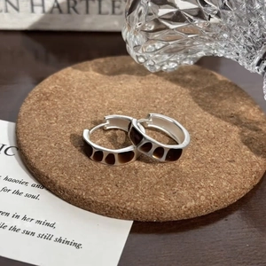 Retro geometric silver hoop earrings with brown enamel giraffe pattern on cork