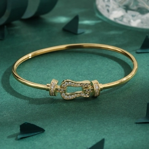 Luxury Gold Plated Copper Horseshoe Buckle Bangle For Women Pave Zirconia Shackle Bracelet Elegant Minimalist Jewelry