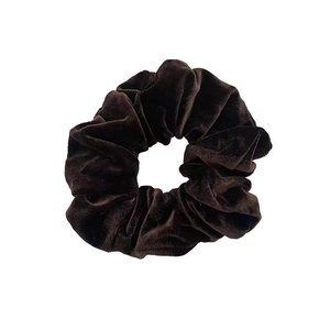 Chouchou en velours marron foncé avec tissu plissé élégant pour coiffures volumineuses