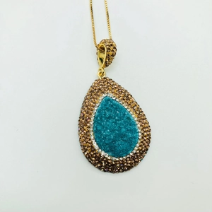 Collier avec pendentif druzy bleu en forme de goutte et cristaux brillants doré