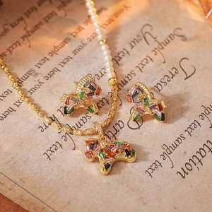 Elegante set di gioielli a cavallo placcato oro con cristalli e collana di perle