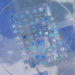 Détails de stickers nail art océan avec motifs d'étoiles de mer et coquillages bleus