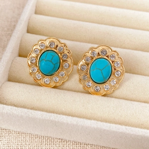Boucles d'oreilles vintage en fleur avec turquoise et strass dans une boîte à bijoux