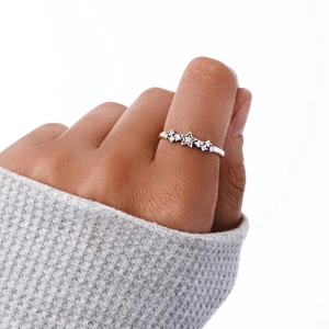 Elegant S925 sterling silver star ring featuring sparkling zircon stones for women