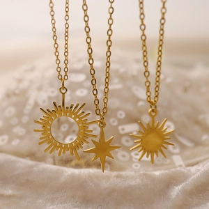 Stainless Steel Sun Star Pendant Necklace For Women 18K Gold Plated Octagram Starburst Clavicle Chain Minimalist Fashion Jewelry