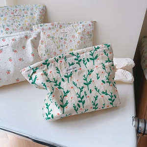 Floral cotton makeup bags with zipper closure and Simple Wish label in four patterns
