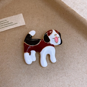 Detailed view of a vintage enamel beagle dog brooch with gold-plated alloy edges