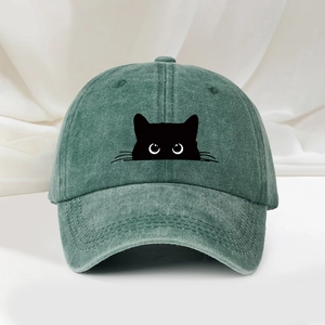 Casquette de baseball rétro en coton délavé vert sauge avec broderie chat noir mignon