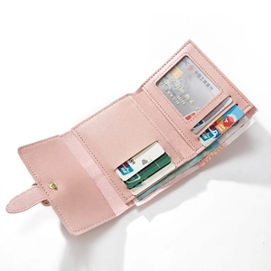 Dreifach gefaltetes Damen-Portemonnaie in Hellrosa mit Lychee-Ledertextur und Fächern