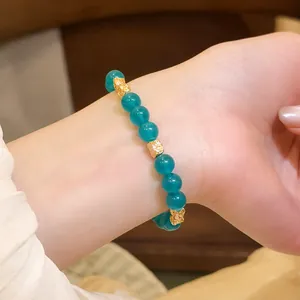 Pulsera de cuentas de piedra natural con espaciadores dorados geométricos, diseño elegante