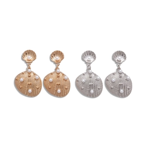 Shell-shaped metallic drop earrings with inlaid pearls in gold and silver finishes