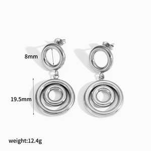 Détail de boucles d'oreilles double cercle avec diamètre 19,5mm et poids 12,4g