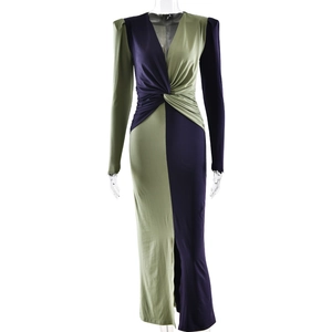 Robe élégante à manches longues et col en V avec patchwork vert armée et violet et nœud