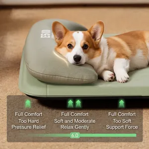 Cama impermeable verde con almohada para perros pequeños, textura de cuero acogedora