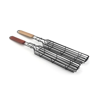 Barbecue grill baskets with ergonomic wooden handles for outdoor camping and picnics